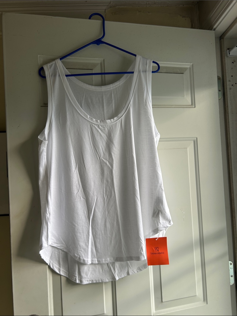 Women's White Scoop Neck Tank Top